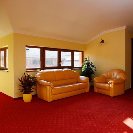 Hotel Majolika Модра Екстериор снимка