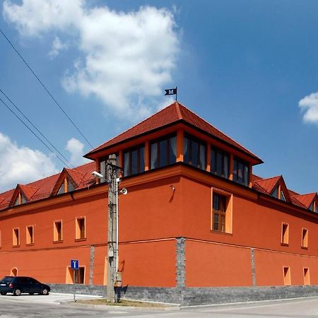 Hotel Majolika Модра Екстериор снимка