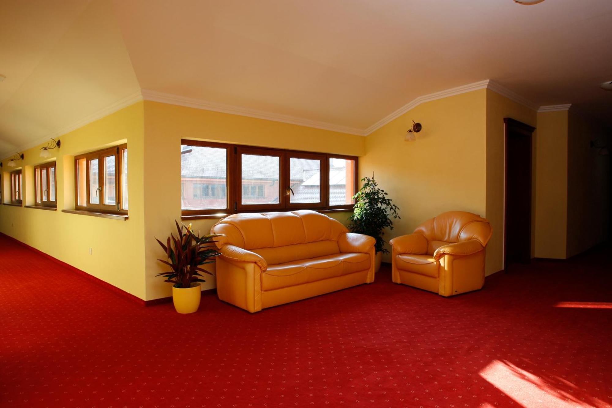 Hotel Majolika Модра Екстериор снимка