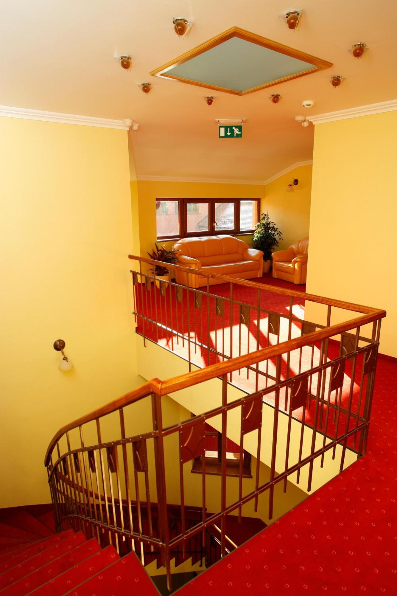 Hotel Majolika Модра Екстериор снимка