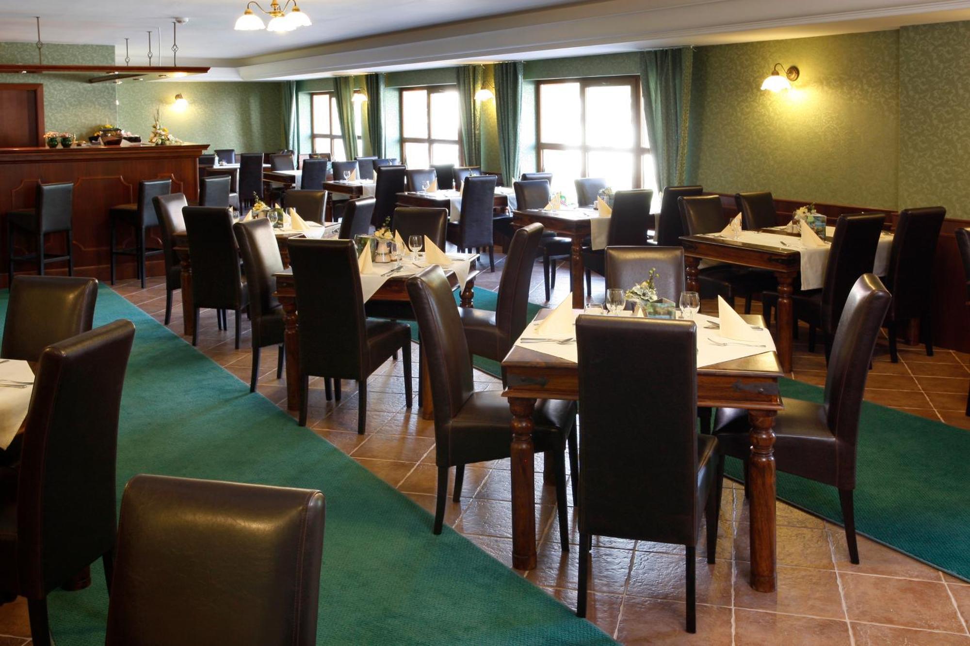 Hotel Majolika Модра Екстериор снимка