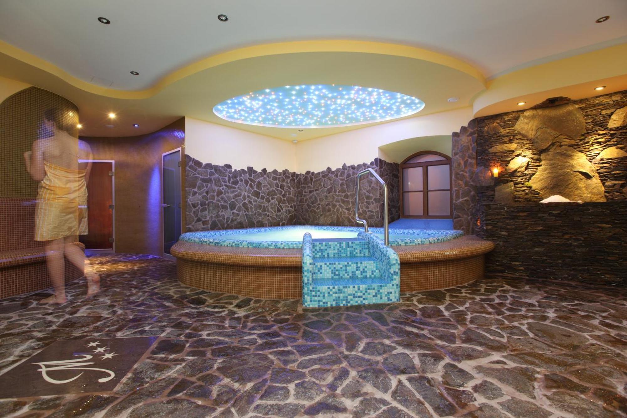 Hotel Majolika Модра Екстериор снимка