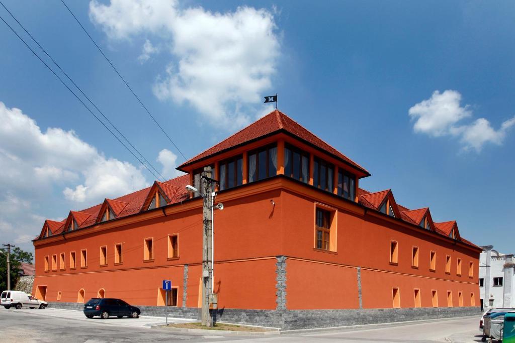 Hotel Majolika Модра Екстериор снимка