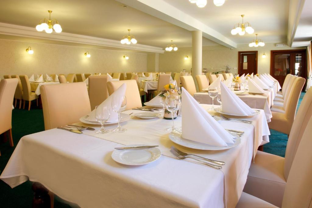 Hotel Majolika Модра Екстериор снимка