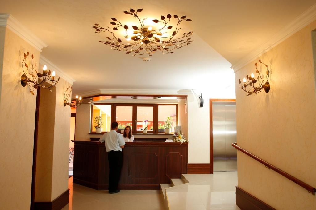 Hotel Majolika Модра Екстериор снимка