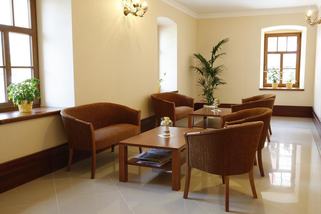 Hotel Majolika Модра Екстериор снимка