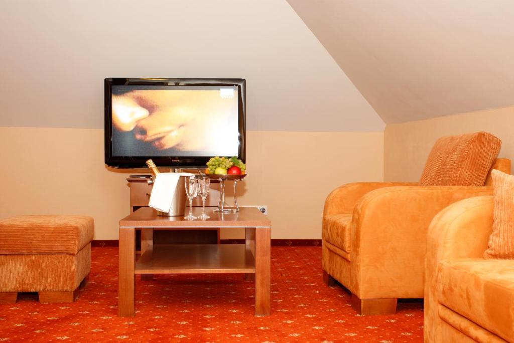 Hotel Majolika Модра Екстериор снимка