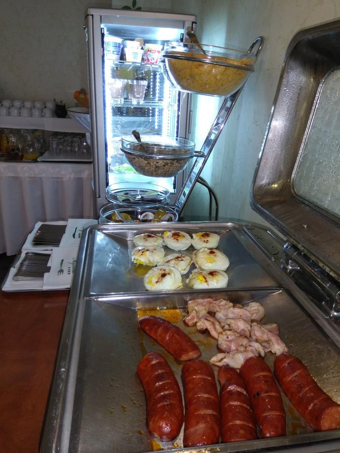 Hotel Majolika Модра Екстериор снимка