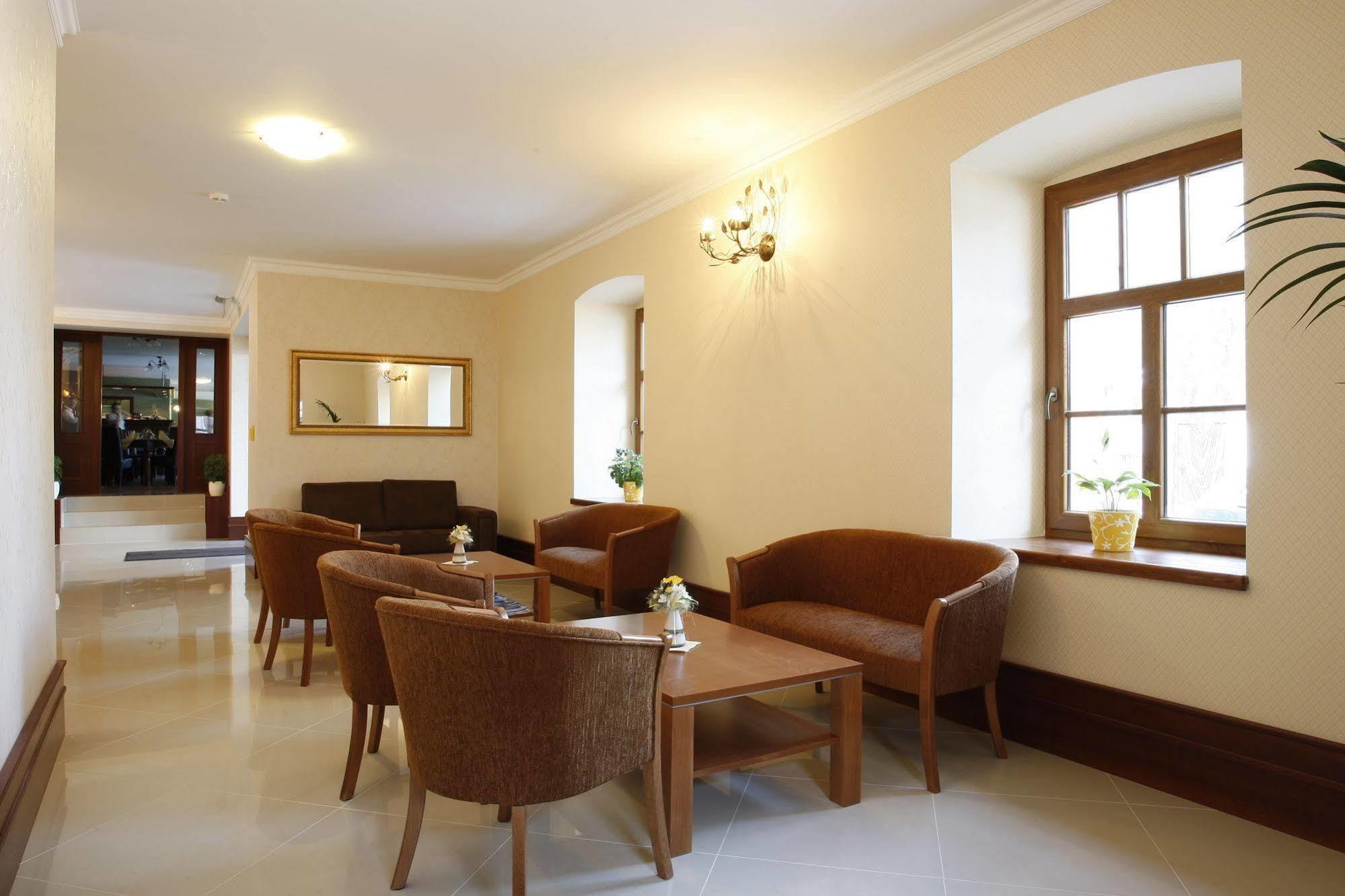 Hotel Majolika Модра Екстериор снимка