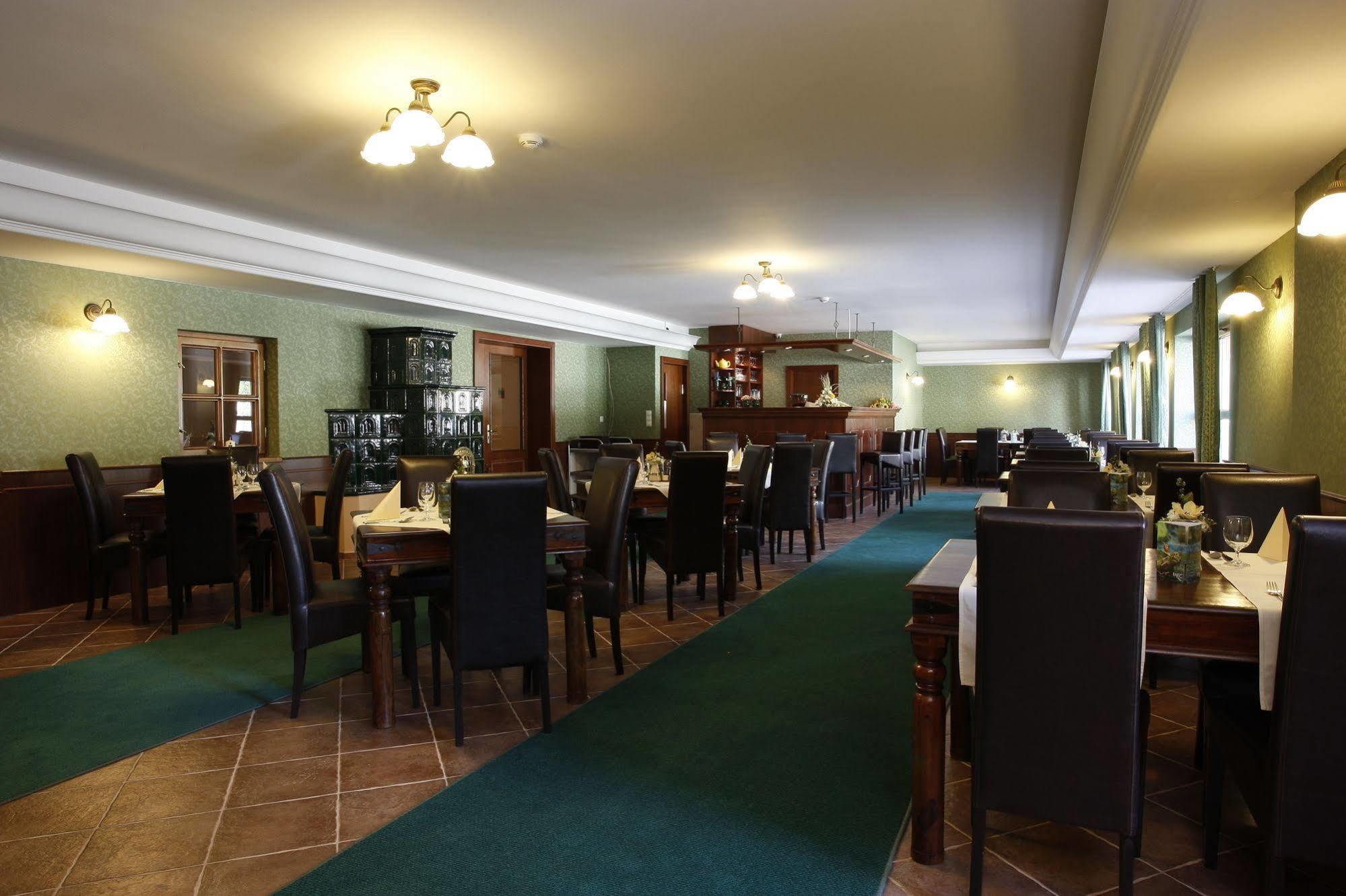 Hotel Majolika Модра Екстериор снимка