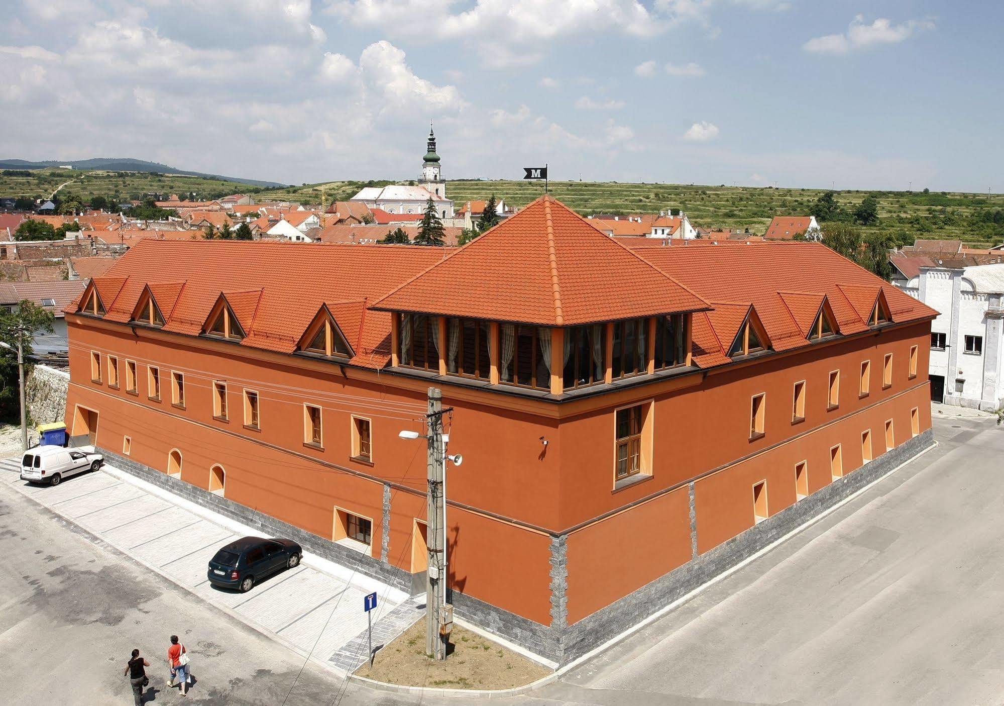 Hotel Majolika Модра Екстериор снимка